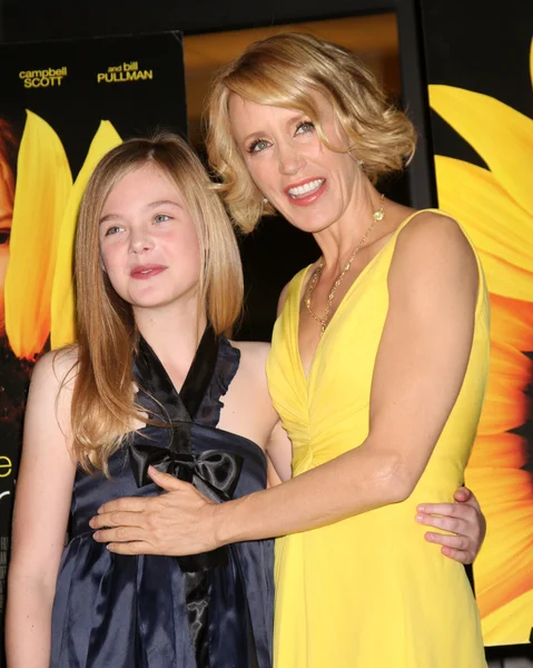 Felicity Huffman & Elle Fanning — Stockfoto