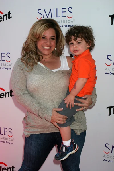 Marissa jaret winokur och son zev — Stockfoto