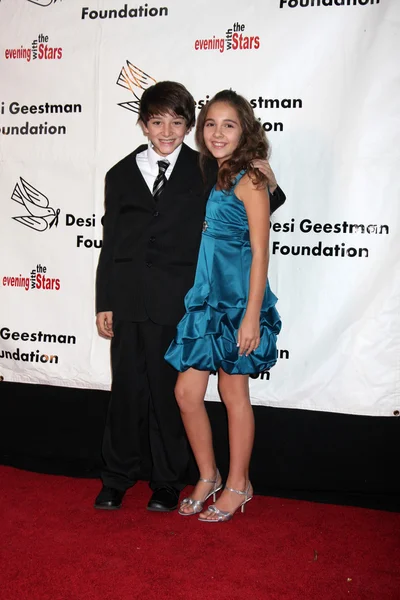 Aaron Refvem & Haley Pullos — Foto de Stock