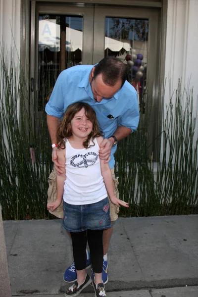 Clark Gregg & dotter Stella Gregg — Stockfoto