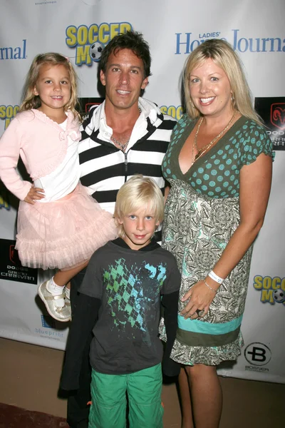 Dan Cortese & Familie — Stockfoto