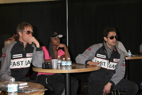 Tony Hawk, Tika Sumpter, and Adrien Brody in the Race School cla — Stock Photo, Image
