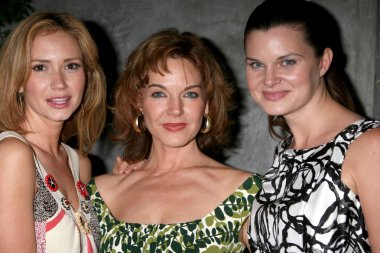 Ashley Jones, Robin Riker ve Heather Tom