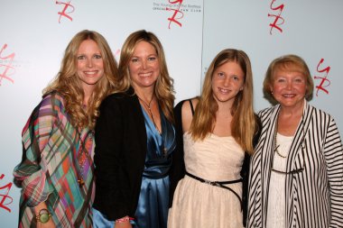 Lauralee bell, maria arena bell, sabrina bell, lee phillip çan