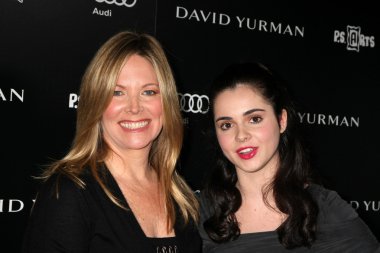 Maria Bell, Vanessa Marano