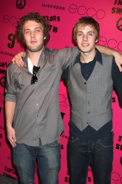 Joe ve Matthew Fahey