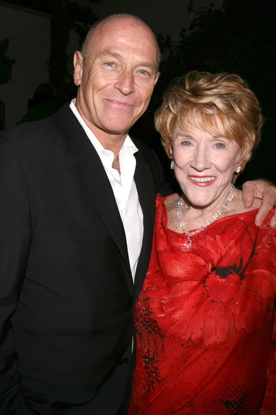 Corbin Bernsen idealna Jeanne Cooper — Zdjęcie stockowe