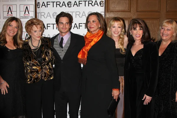 Maria Arena Bell, Jeanne Cooper, Greg Rikaart, Jess Walton, Adrienne Frantz, Kate Linder, Beth Maitland — Stockfoto