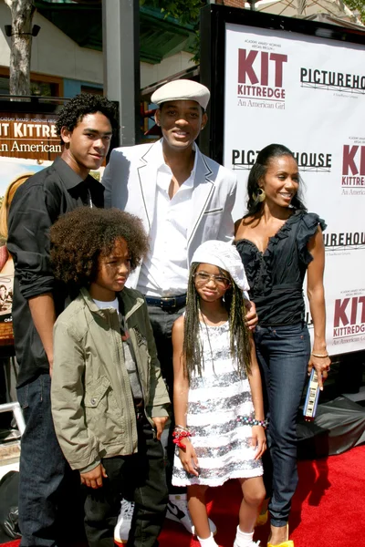 Jaden, Trey, Willow, Will et Jada Smith — Photo