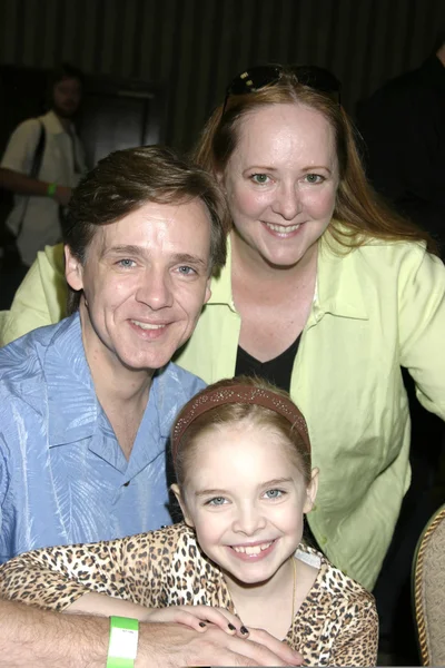 Darcy Rose Byrnes & haar ouders — Stockfoto