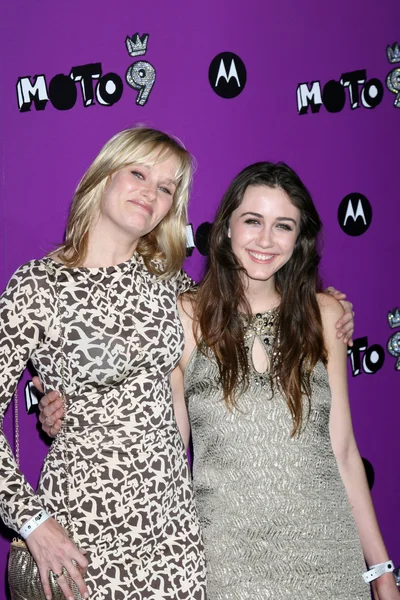 Nicholle Tom, Madeline Zima — Stockfoto