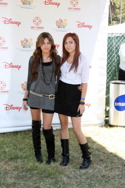 Miley Cyrus & Sister Brandi Cyrus — Stock Photo, Image