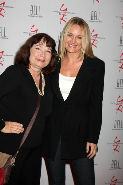 Karen Hensel & Sharon Case — Stockfoto