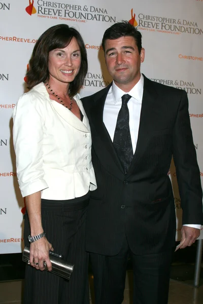 Kyle Chandler & wife — Stock Photo, Image