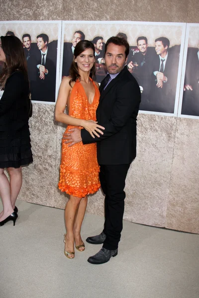 Perrey Reeves y Jeremy Piven — Foto de Stock