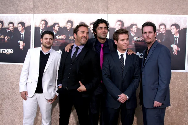 Entourage の男性 （フェラーラ、ピヴェン、グルニエ、コノリー、ディロン) — ストック写真