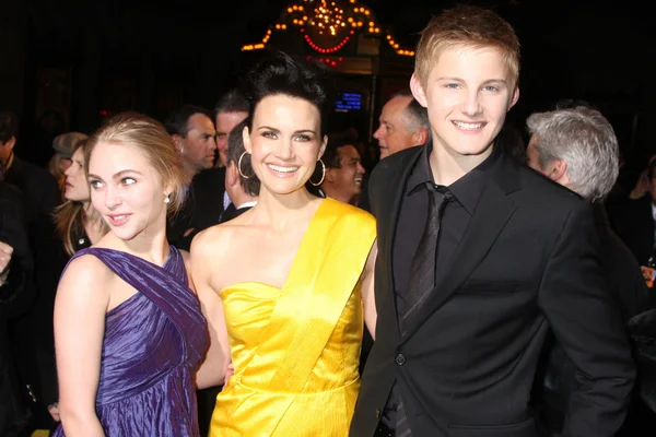 Carla Gugino, AnnaSophia Robb, Alexander Ludwig — Foto de Stock