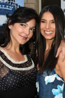 Laura Harring ve Roselyn Sanchez