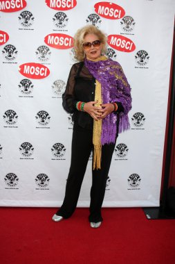 Sally Kirkland