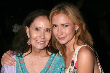 Ashley Jones ve anne