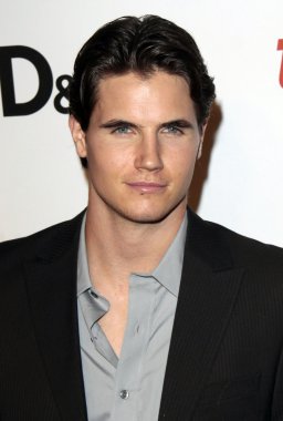 Robbie Amell