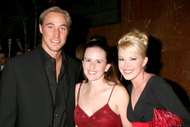 Kyle lowder, adrienne'nın kuzeni ile adrienne frantz