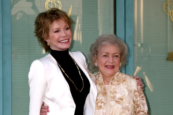 Mary Tyler Moore, Betty White — Zdjęcie stockowe