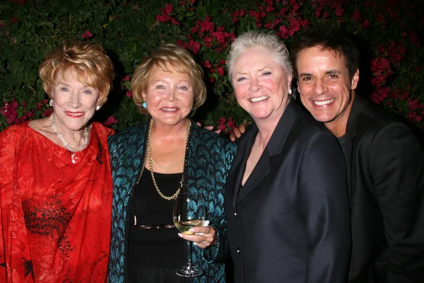 Jeanne cooper, lee bell, susan flannery und christian leblanc — Stockfoto