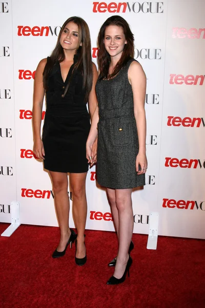 Nikki Reed, Kristen Stewart — Stock Photo, Image