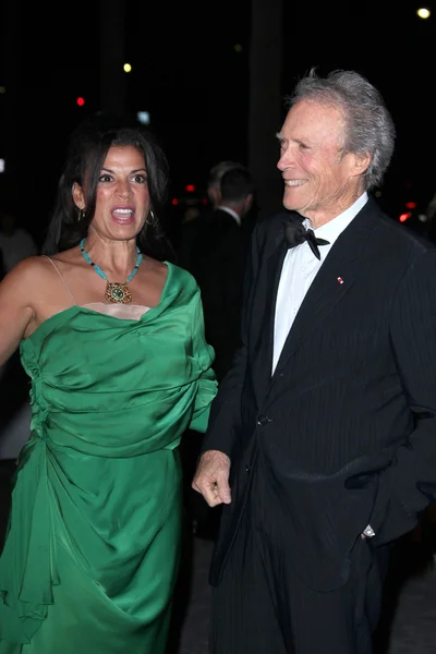 Clint Eastwood und Ehefrau dina ruiz — Stockfoto