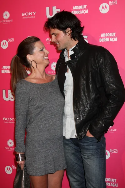 Julianne Morris y Kristoffer Polaha — Foto de Stock