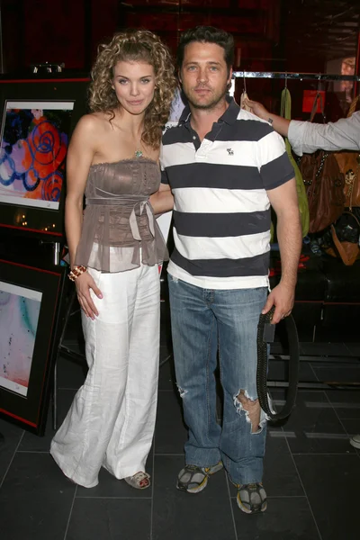 AnnaLynne McCord & Jason Priestley — Stock Photo, Image