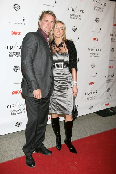 John Schneider & moglie — Foto Stock