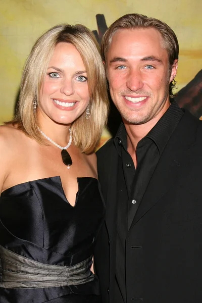 Arianne Zuker y Kyle Lowder — Foto de Stock