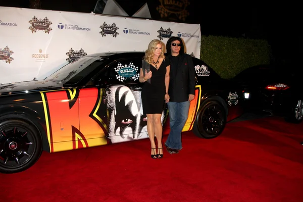 Gene Simmons y Shannon Tweed — Foto de Stock