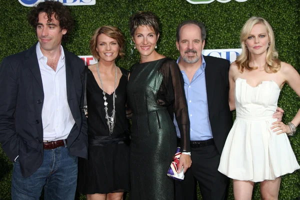 Episodes Cast - Stephen Mangan, Kathleen Rose Perkins, John Pankow, & Mircea Monroe — Stock Photo, Image