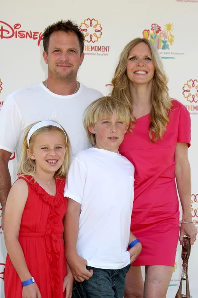 Scott Martin, Lauralee Bell & crianças — Fotografia de Stock