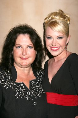 Adrienne frantz, annesi vicky