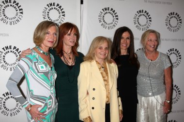 Lorenzo lamas, earl çekiç, david selby, robert foxworth, jamie gül, susan sullivan, margaret ladd, ana alicia, abby dalton