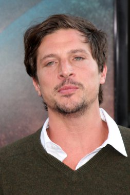 Simon Rex
