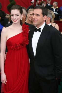 Anne Hathaway ve Steve Carrell