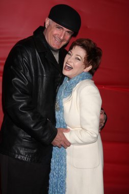 Carolyn hennesy, donald agnelli kocası