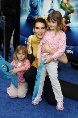 Angie Harmon ve kızları