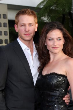 Joshua Dallas, Lara Pulver