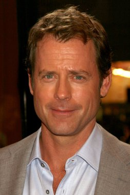 Greg Kinnear