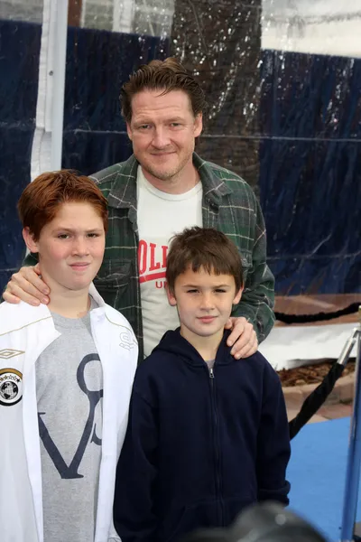 Donal logue en kinderen — Stockfoto