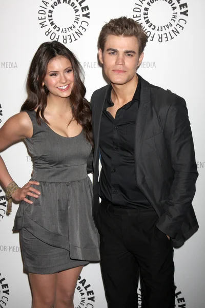 Nina Dobrev, Paul Wesley — Zdjęcie stockowe