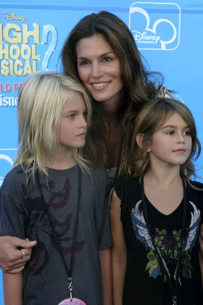 Cindy Crawford e i suoi figli — Foto Stock