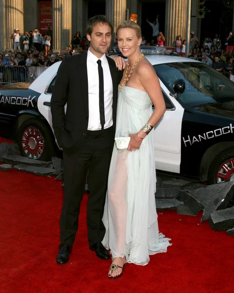 Stuart Townsend & Charlize Theron — Stockfoto