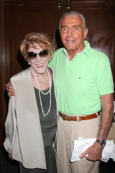 Jeanne Cooper ve Jerry Douglas — Stok fotoğraf